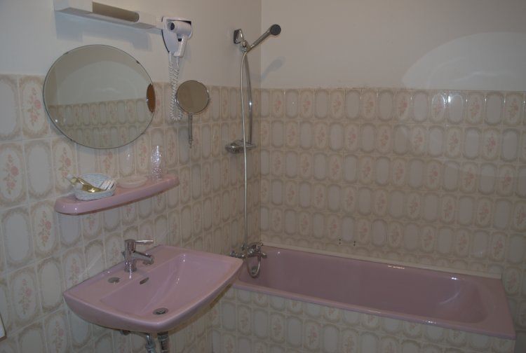 Salle de bain chambre standard