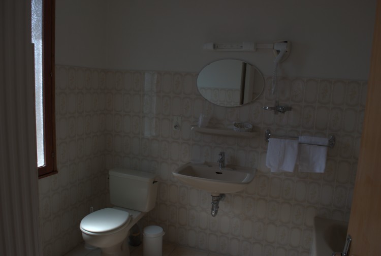 Salle de bain chambre standard